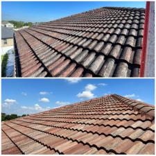 Roof-Cleaning-in-Villa-Sol-Neighborhood-in-Kissimmee-FL 0